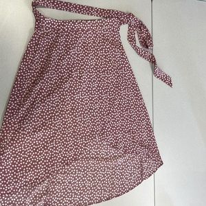 wrap skirt size M/6. Pink skirt with white simple flowers
